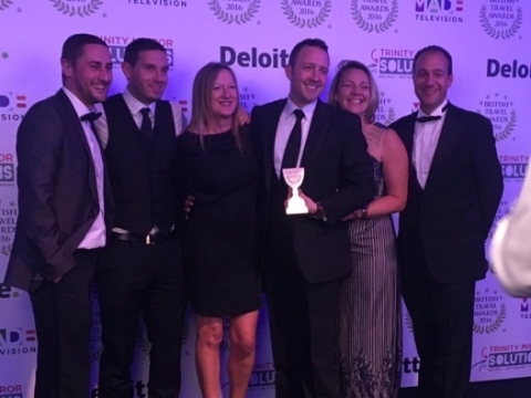 Sean Lowe (far right) and the James Villas team collect their award